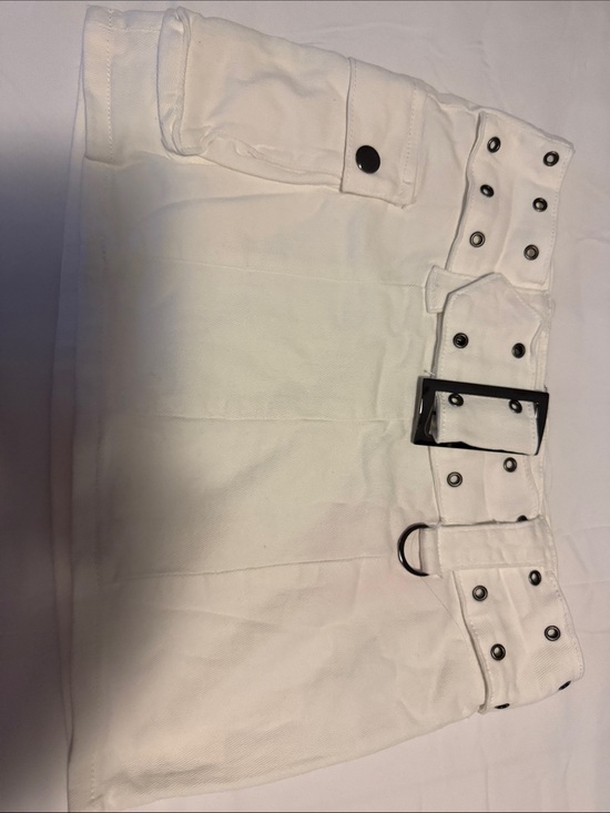 Edikted Dresses & Skirts - Edikted White Top with Branded Pink Hang Tag